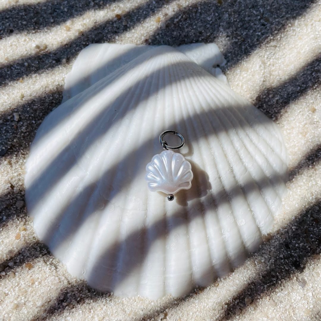 Edelstahl Charm "Shell Silber" mit veganer Perle