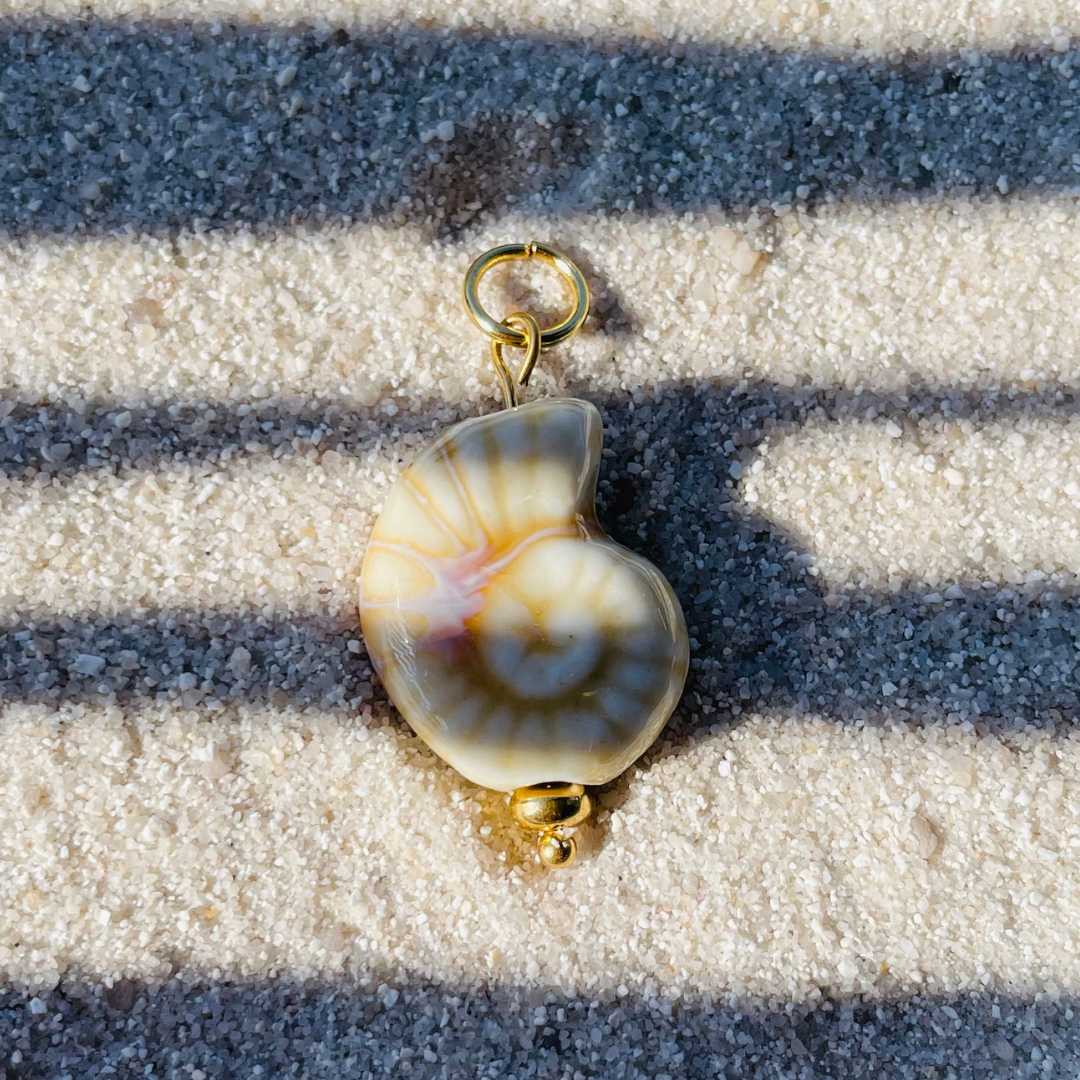 Charm "Kahin Gold" handgemacht