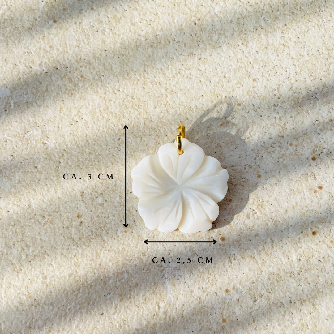 Charm "Hibiskus Gold" Muschelperle