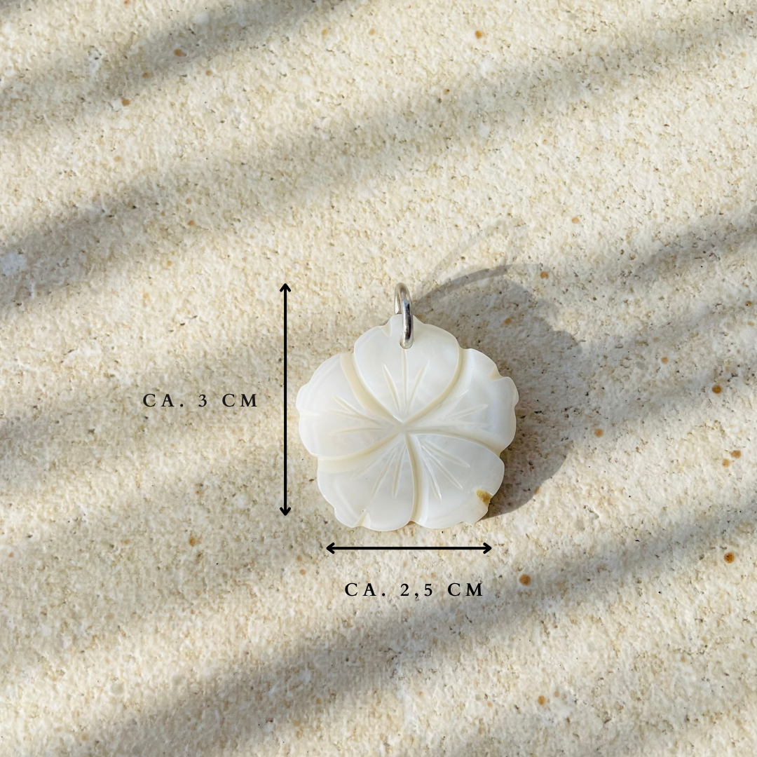 Charm "Hibiskus Silber" Muschelperle
