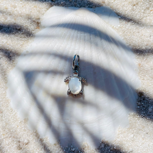 Edelstahl Charm "Luana Silber" mit Muschelperle