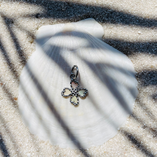 Edelstahl Charm "Azalea Silber" mit Perlmutt